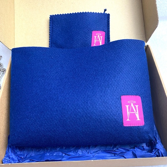 LV Blue Escale limited edition toiletry bag - Picture 12 of 15